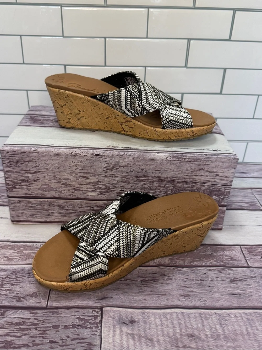 Skechers Women's Beverlee-Golden Palace Wedge Sandal size 6 - Picture 3 of 12